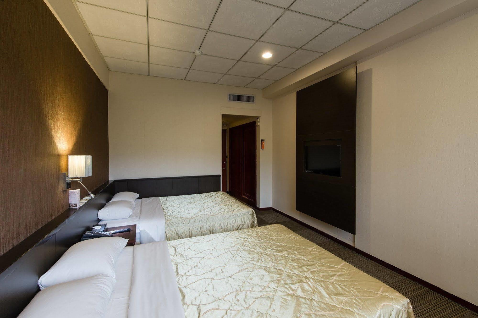 Atami Hotel Tajpej Buitenkant foto